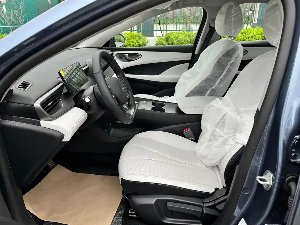 BYD Seal 05 DM-i — фото 9