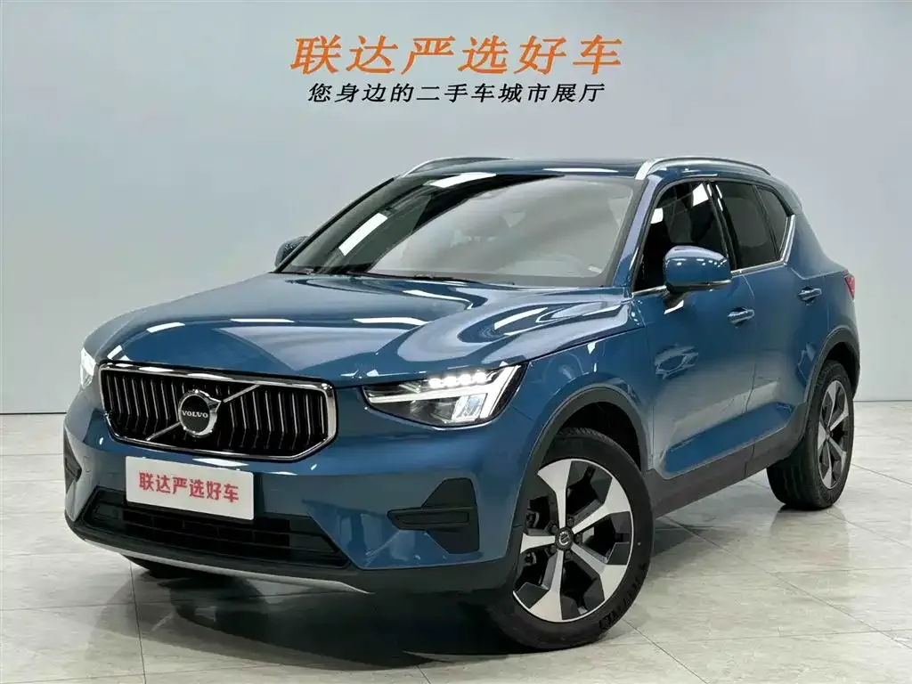 Volvo XC40 — фото 1