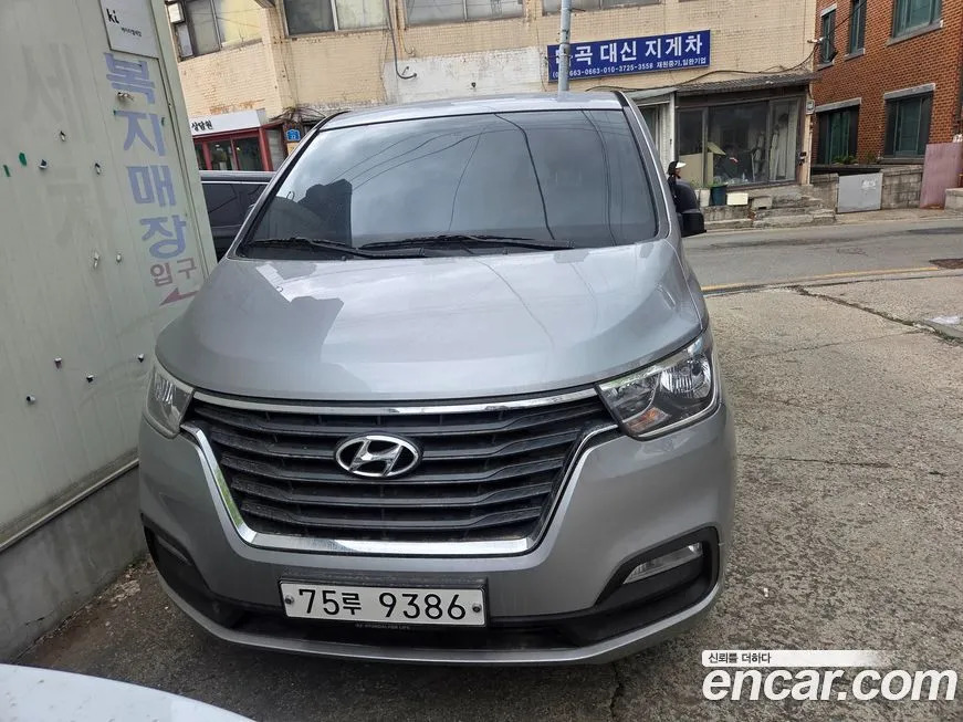 Hyundai Starex — фото 1