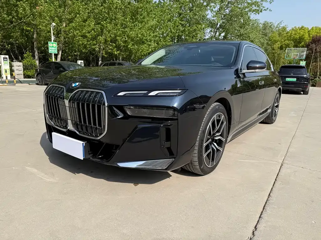 BMW 7 Series — фото 1