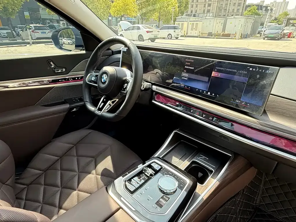 BMW 7 Series — фото 10