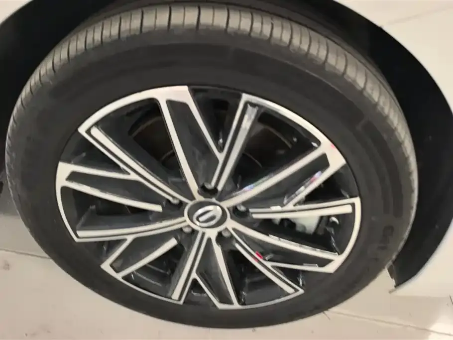GAC Motor Trumpchi E8 — фото 3
