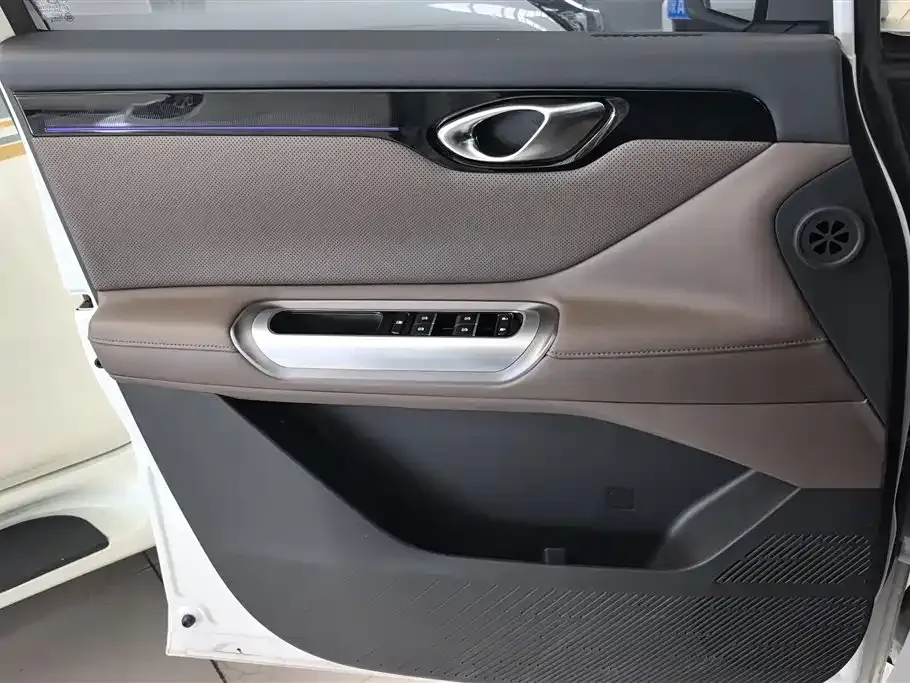 GAC Motor Trumpchi E8 — фото 10