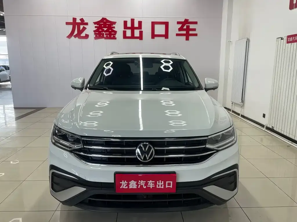 Volkswagen Tiguan L — фото 1