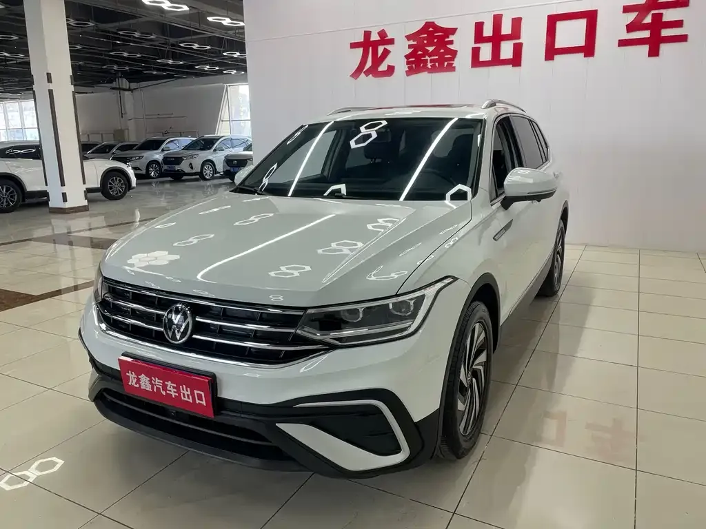 Volkswagen Tiguan L — фото 4