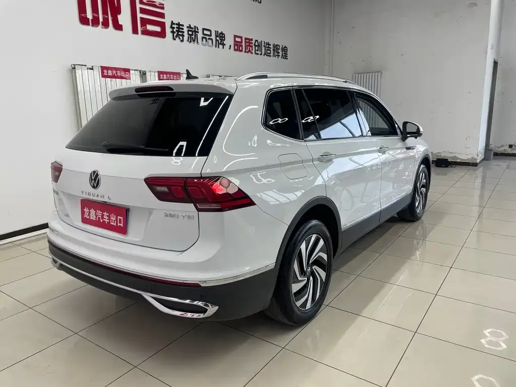 Volkswagen Tiguan L — фото 7