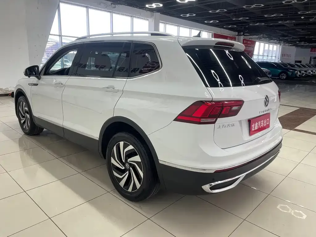 Volkswagen Tiguan L — фото 9