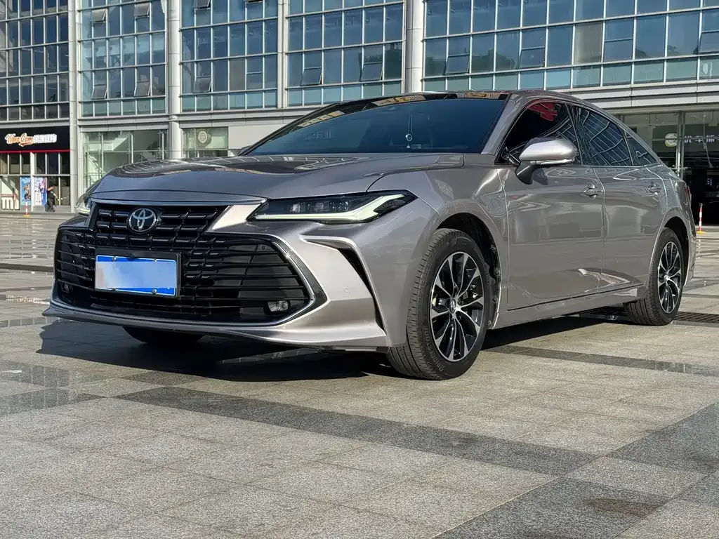 Toyota Avalon — фото 1