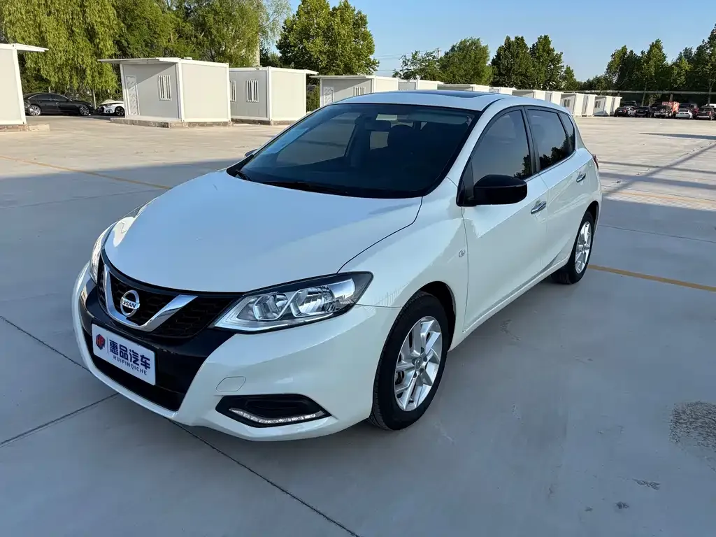 Nissan Tiida — фото 1