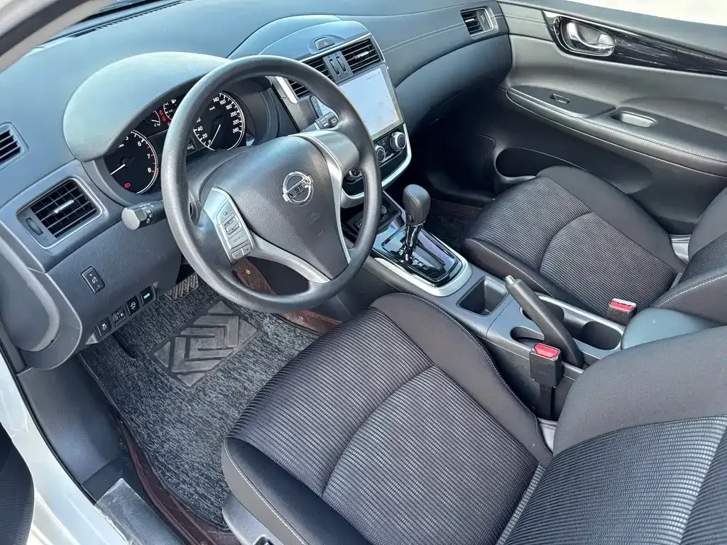 Nissan Tiida — фото 10
