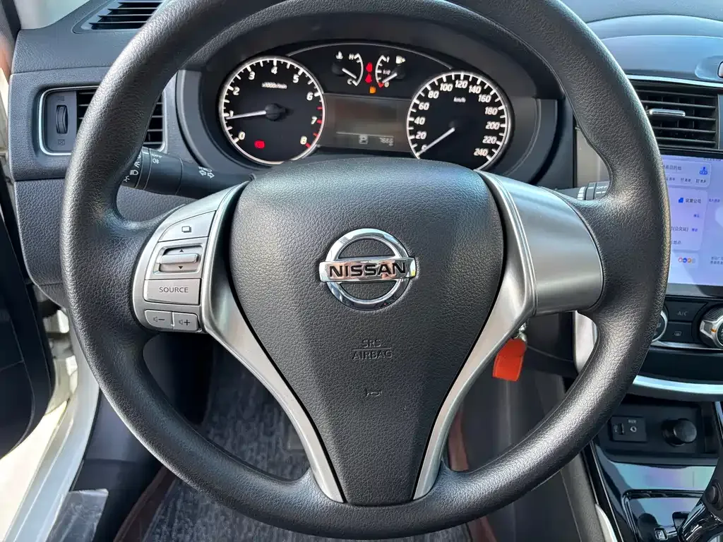 Nissan Tiida — фото 6
