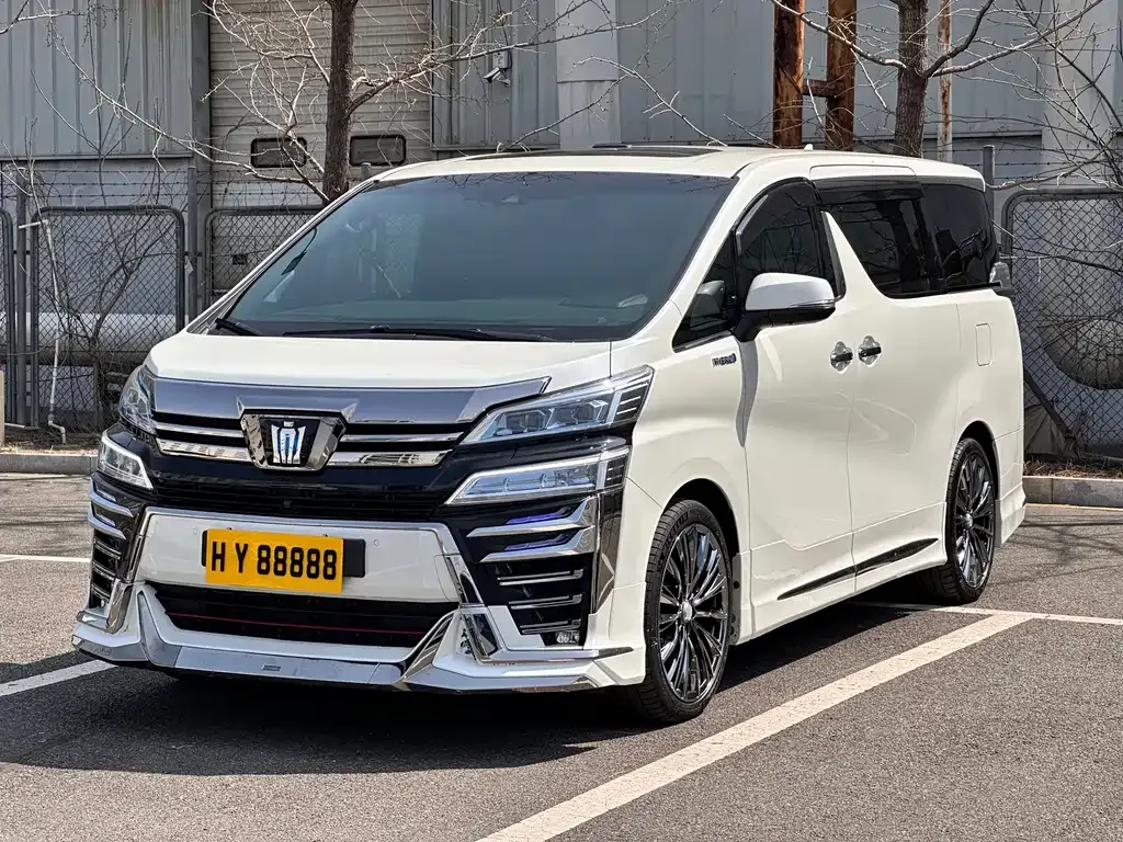 Toyota Vellfire — фото 1