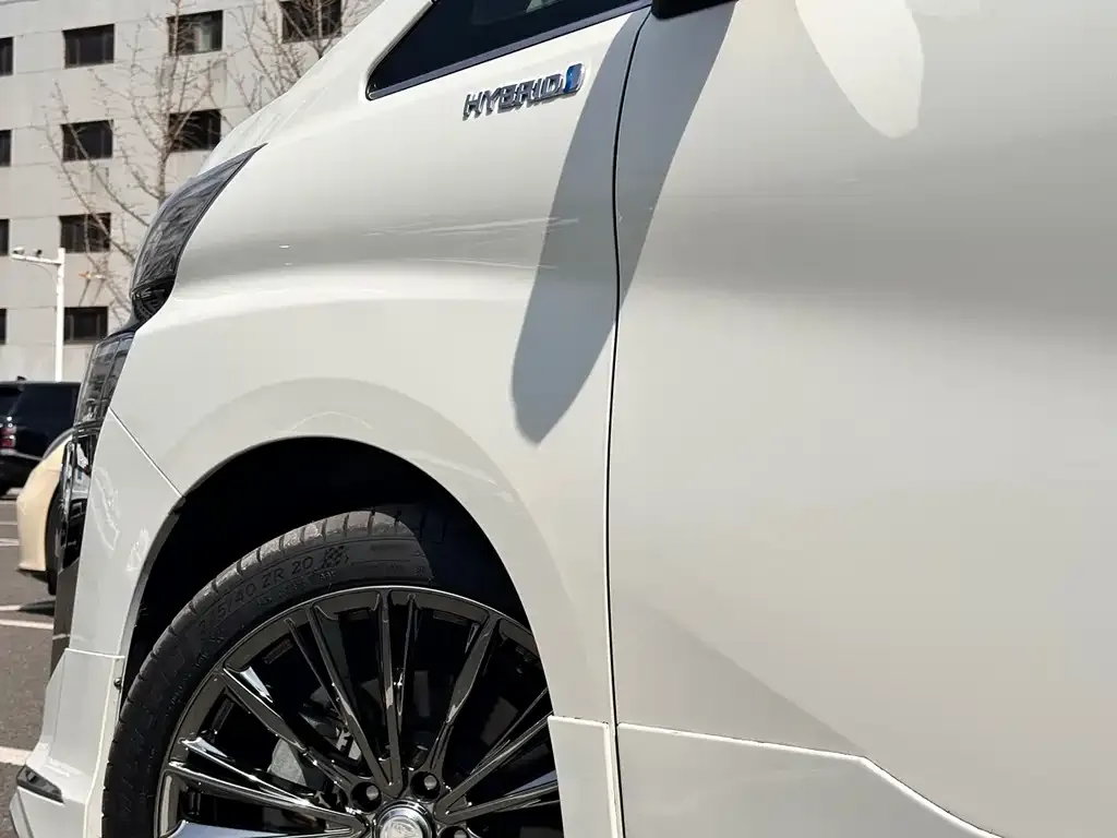 Toyota Vellfire — фото 2
