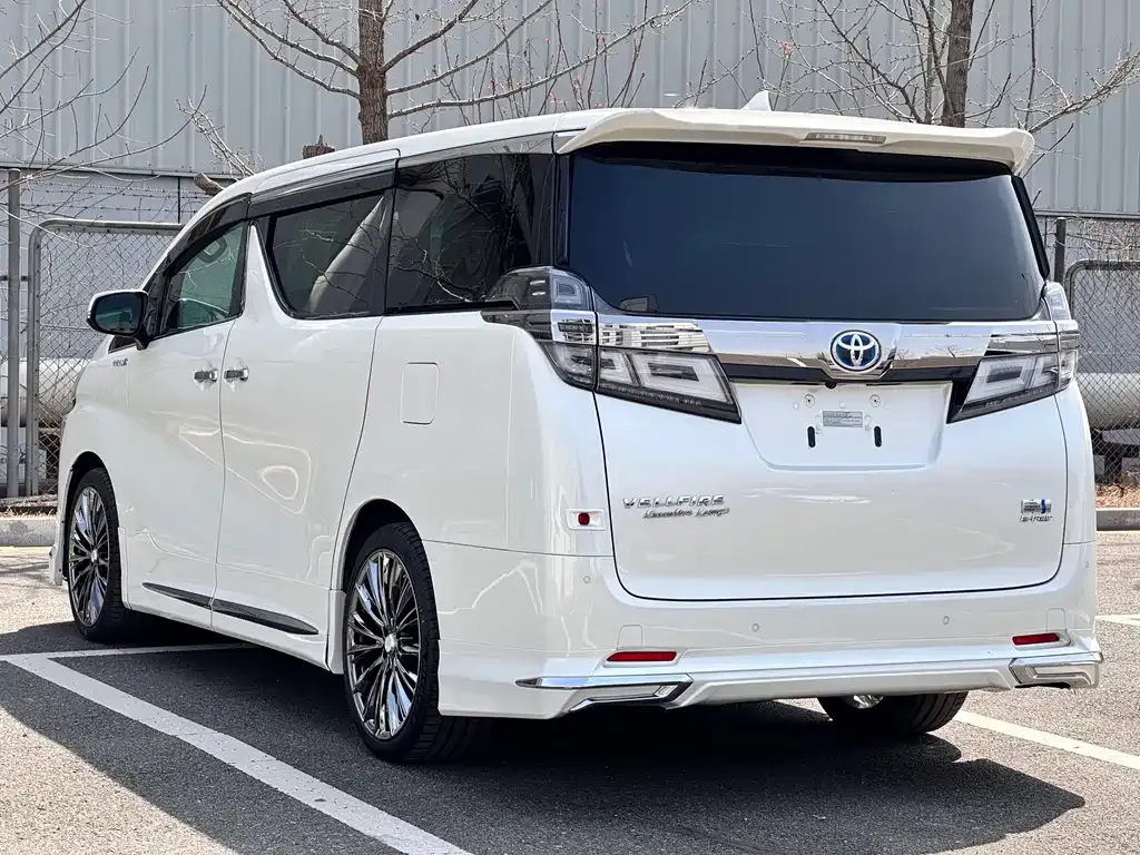 Toyota Vellfire — фото 10