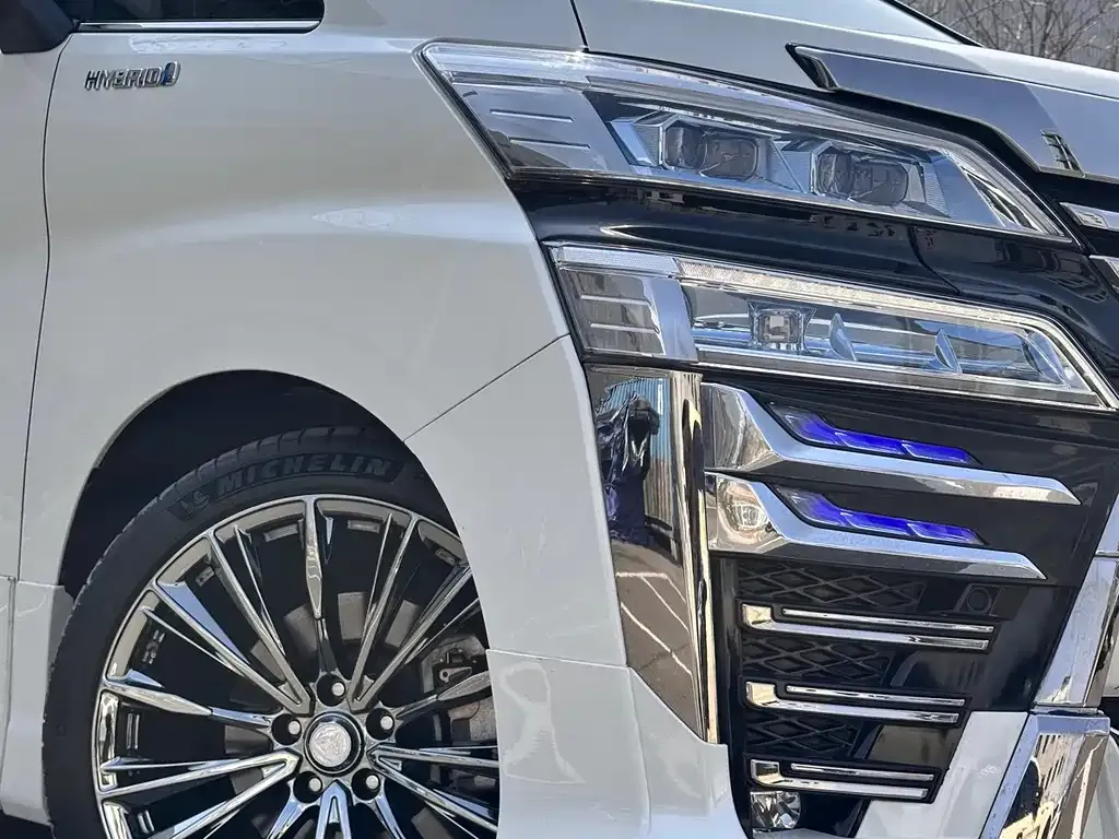 Toyota Vellfire — фото 3