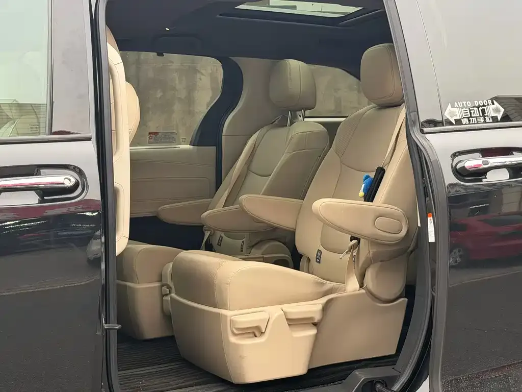 Toyota Granvia — фото 5