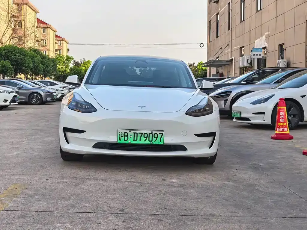 Tesla Model 3 — фото 10