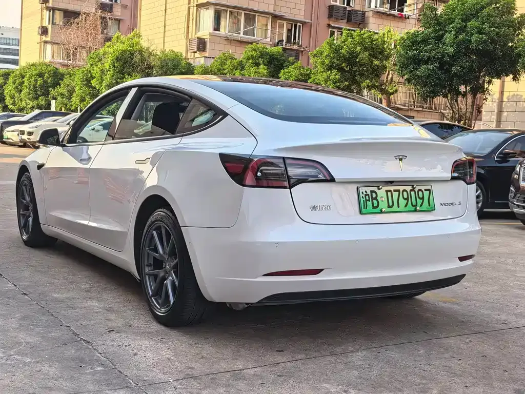 Tesla Model 3 — фото 4