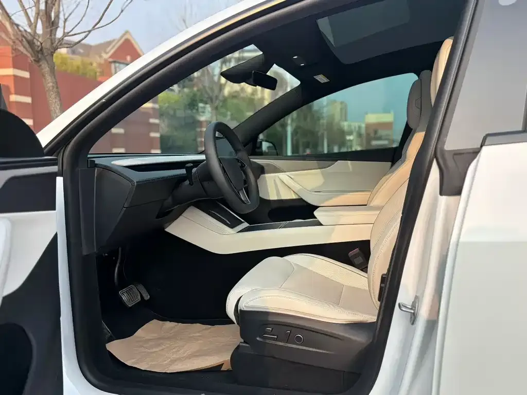 Tesla Model Y L — фото 4