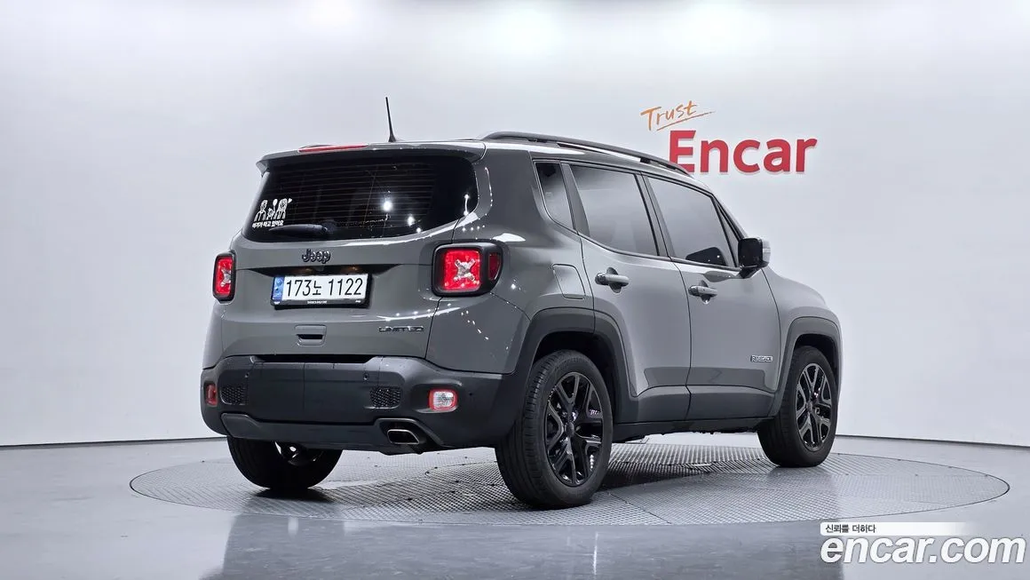 Jeep Renegade — фото 5