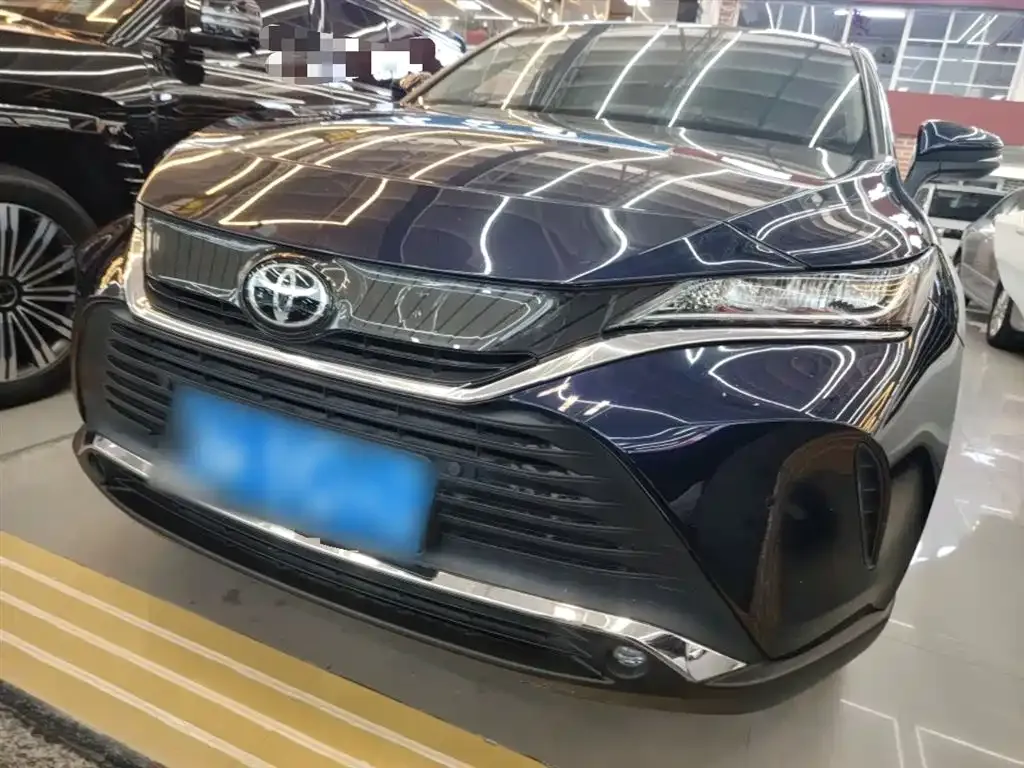 Toyota Harrier — фото 1