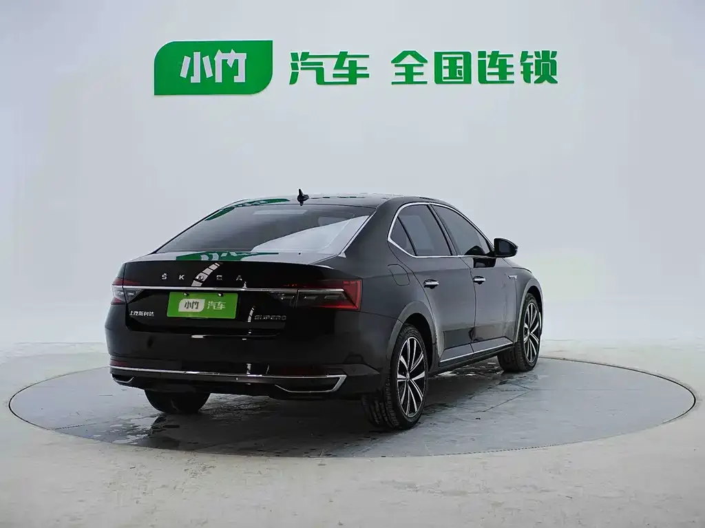 Skoda Superb — фото 8