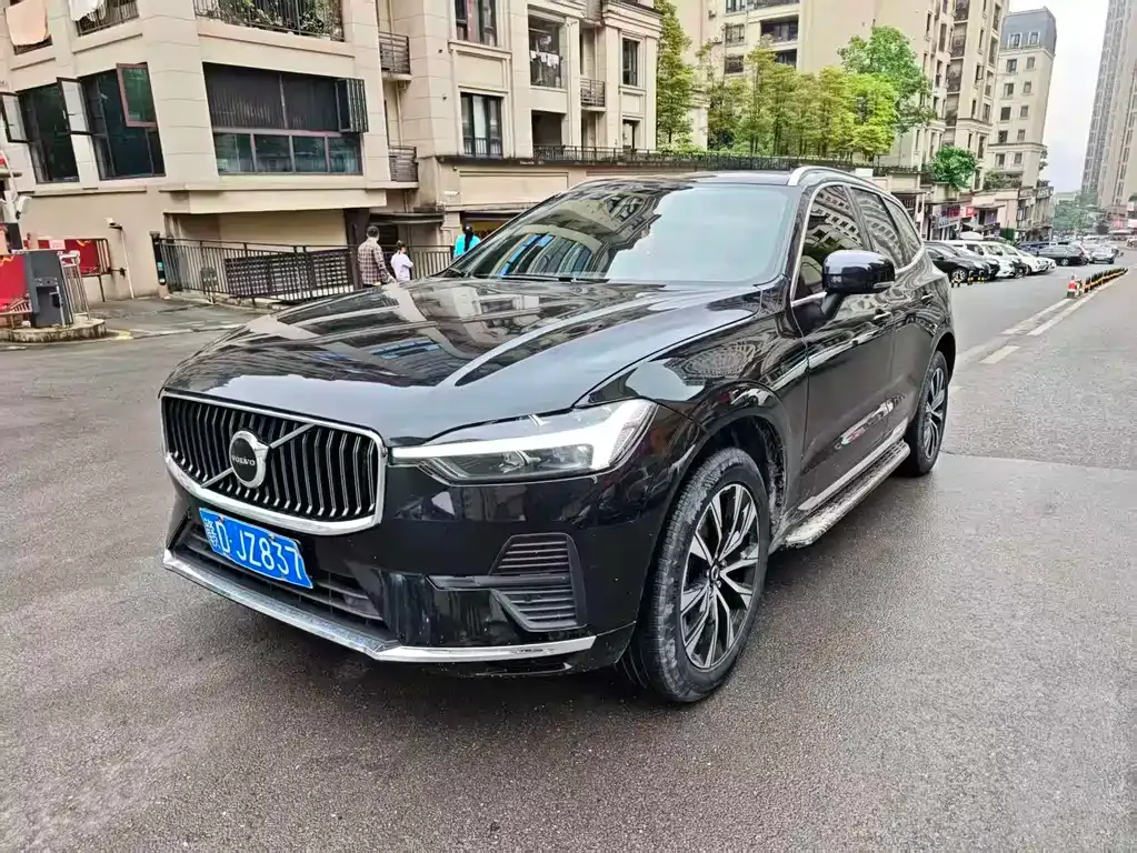 Volvo XC60 — фото 1