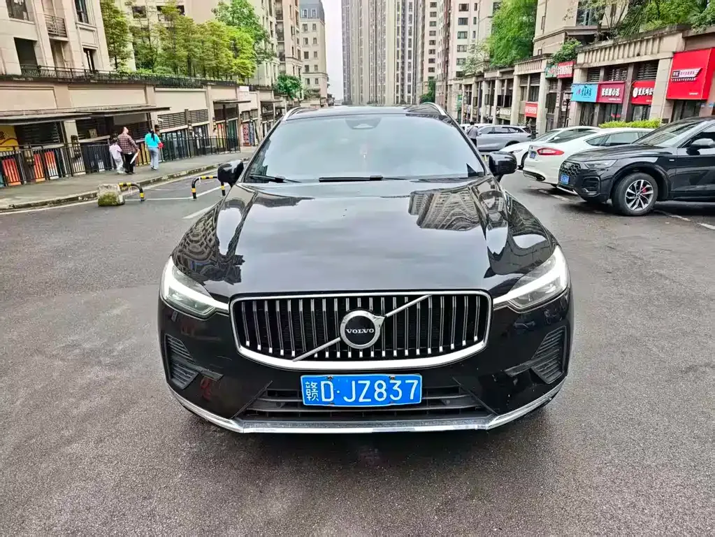 Volvo XC60 — фото 8
