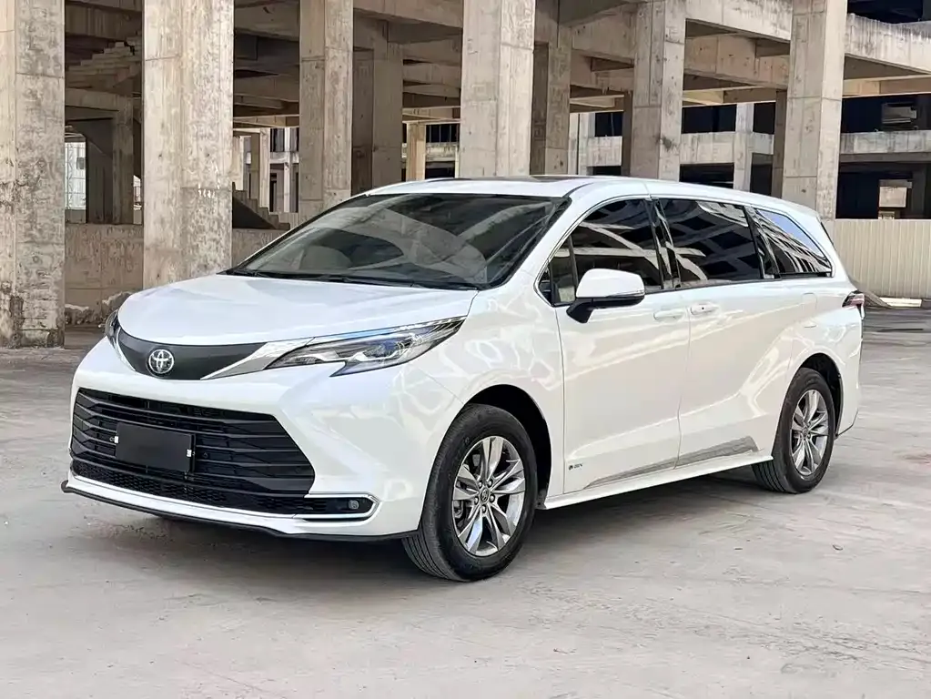 Toyota Sienna — фото 1