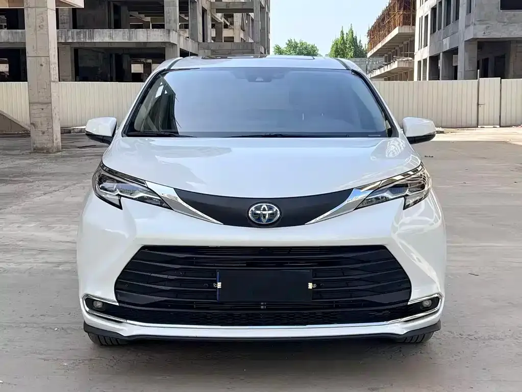 Toyota Sienna — фото 5