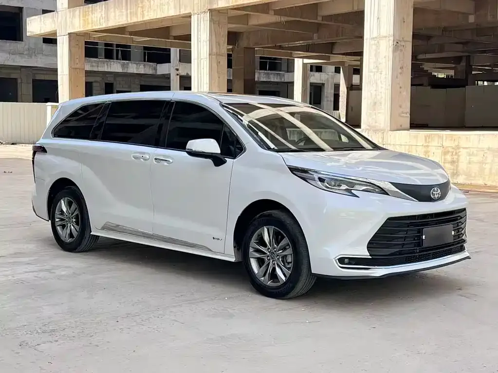 Toyota Sienna — фото 2
