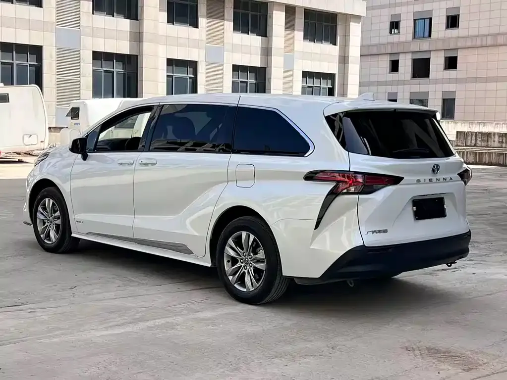 Toyota Sienna — фото 8