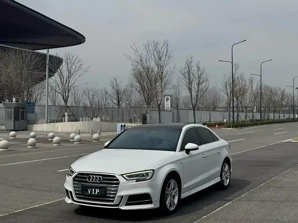 Audi A3 — фото 1