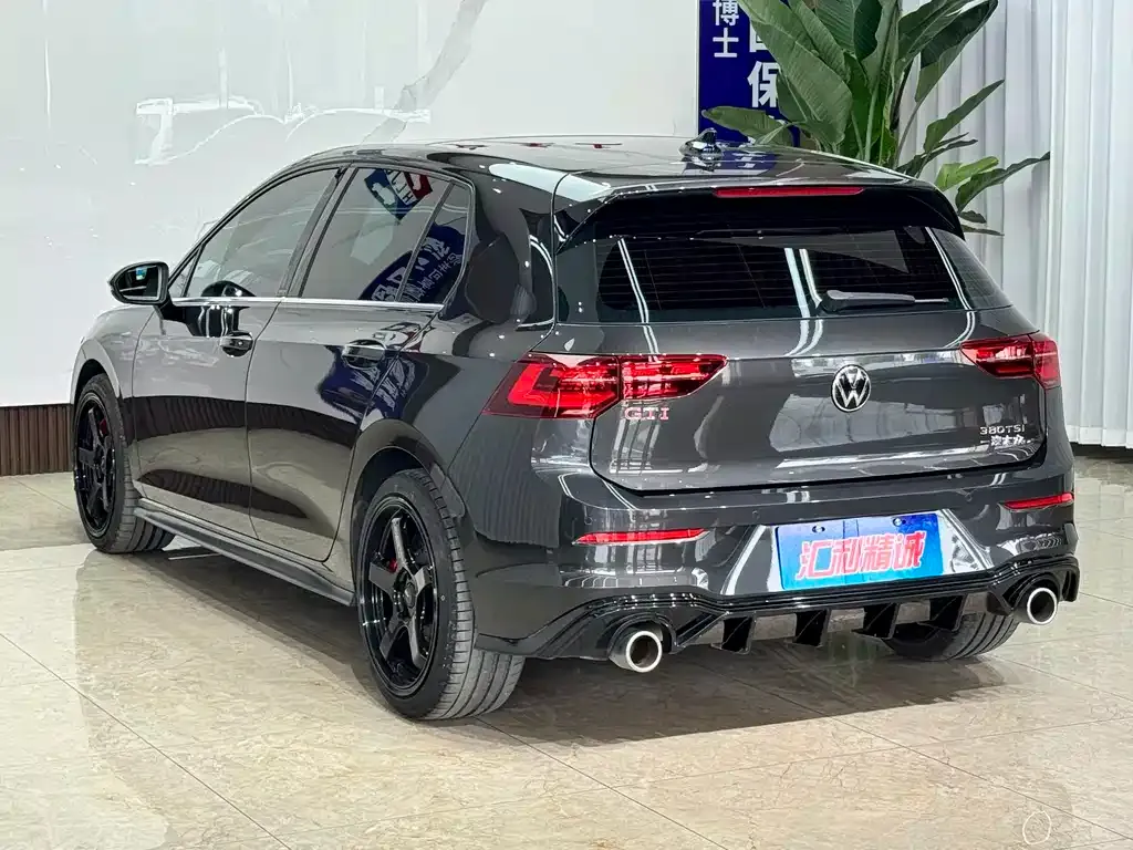 Volkswagen Golf GTI — фото 10