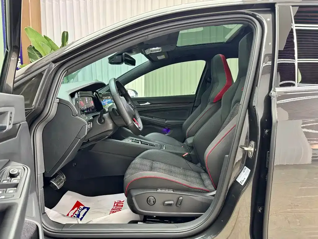 Volkswagen Golf GTI — фото 7