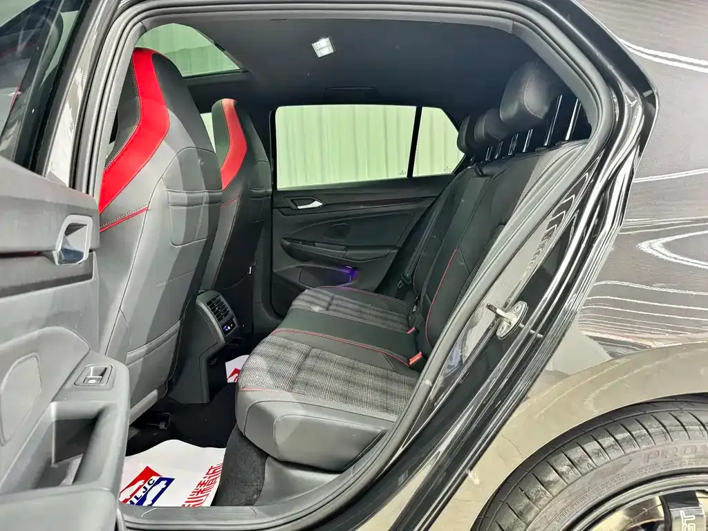 Volkswagen Golf GTI — фото 5