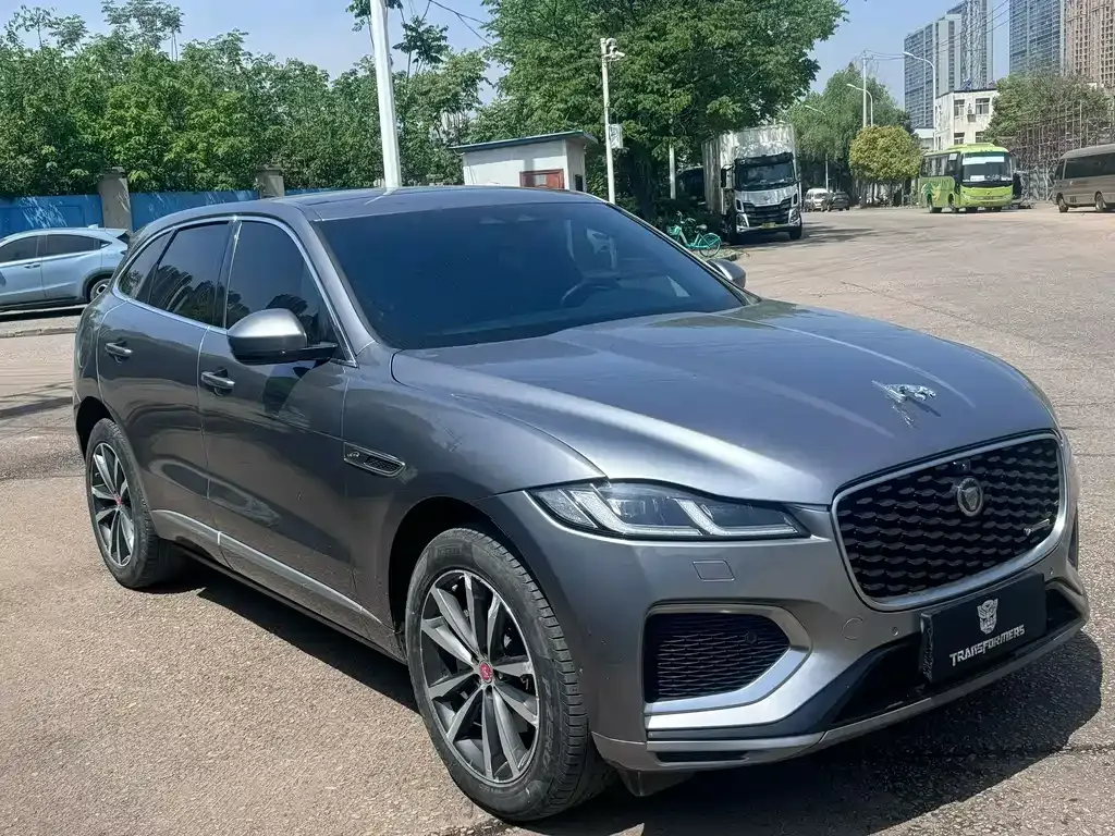 Jaguar F-PACE — фото 10