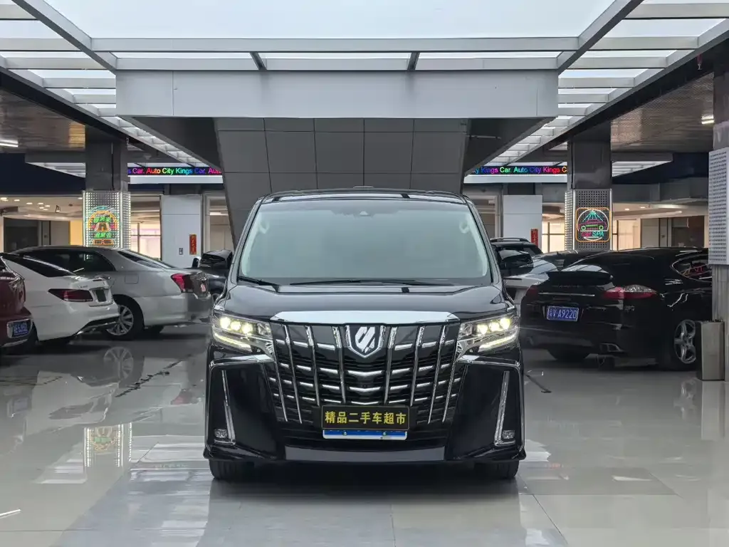 Toyota Vellfire — фото 1