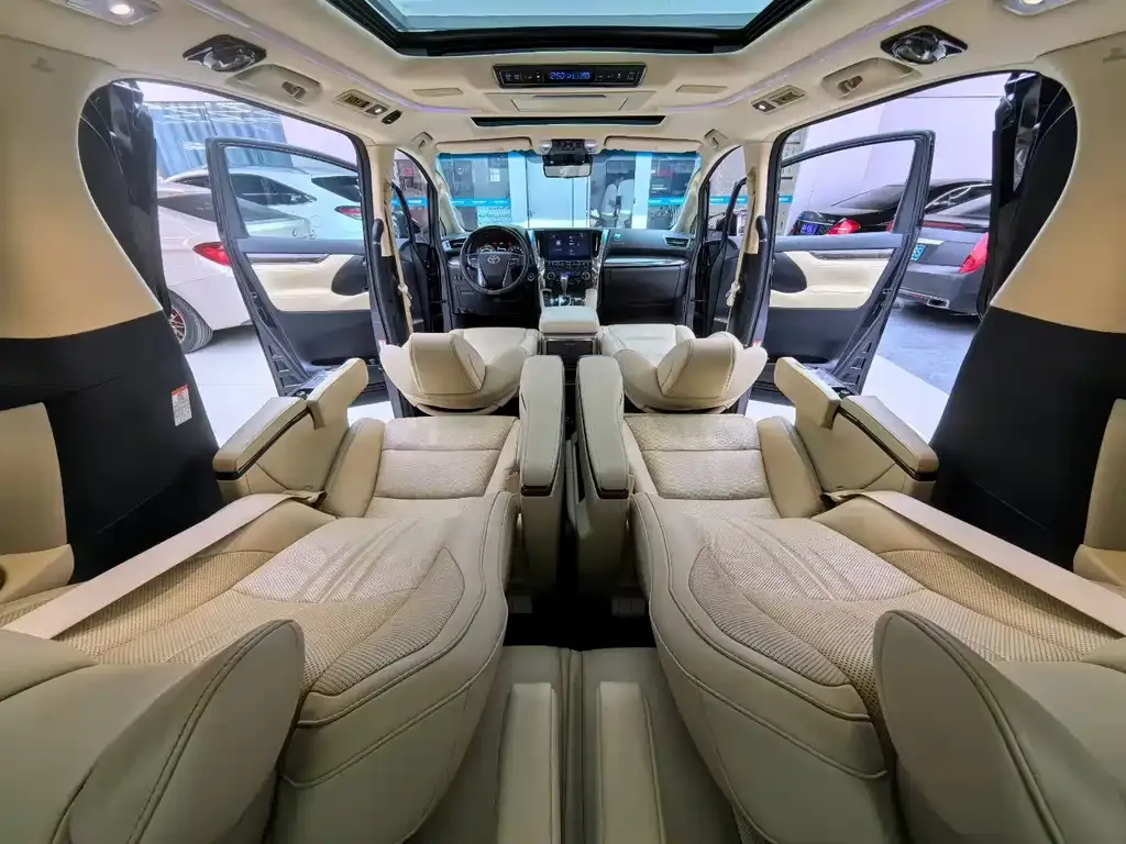 Toyota Vellfire — фото 4