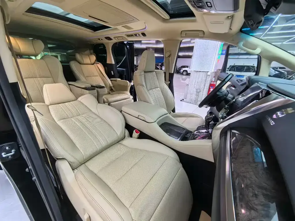 Toyota Vellfire — фото 8