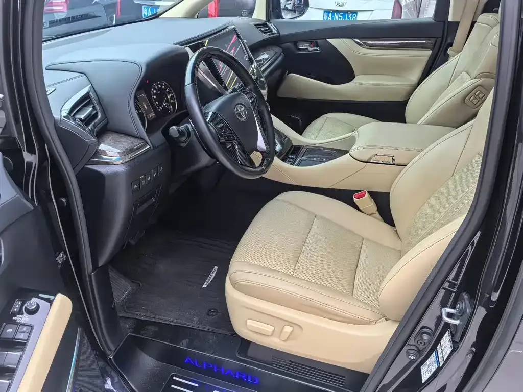 Toyota Vellfire — фото 5
