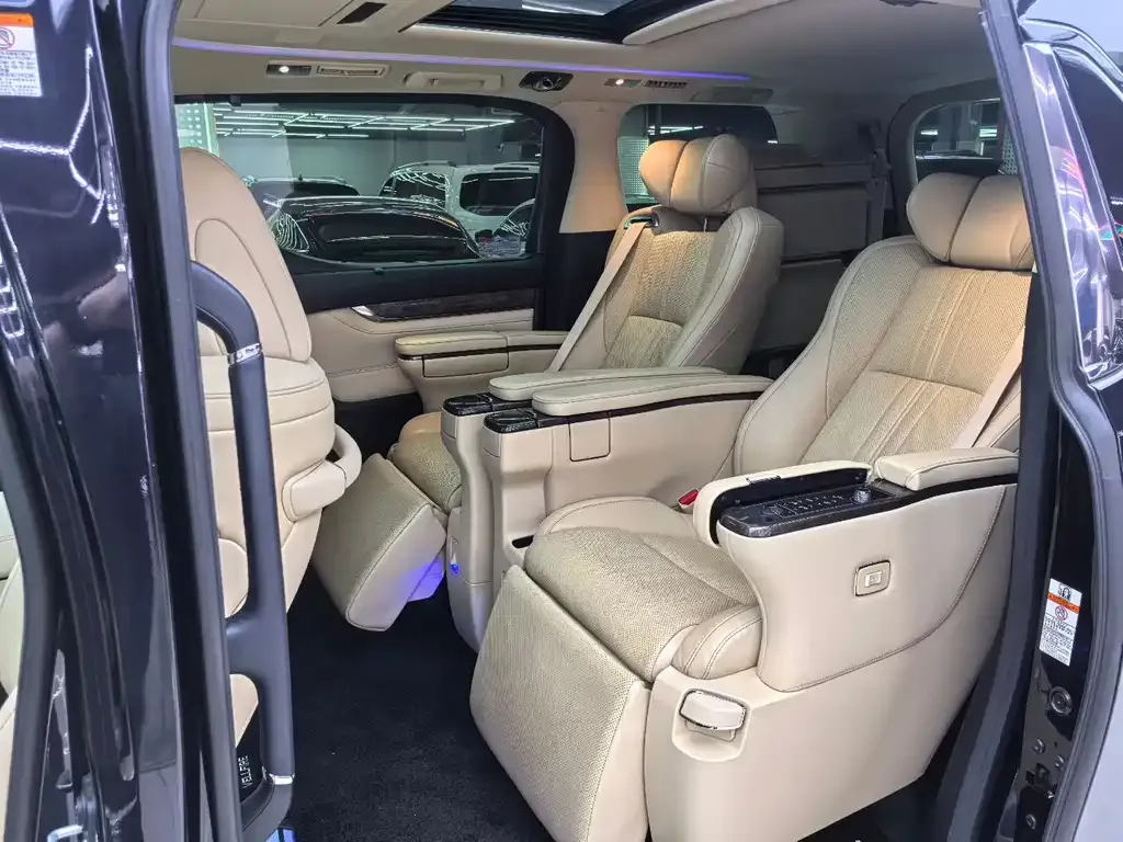 Toyota Vellfire — фото 3