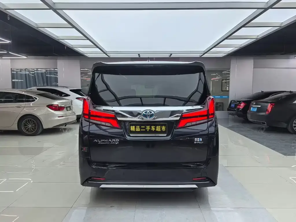 Toyota Vellfire — фото 2
