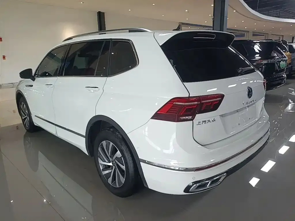 Volkswagen Tiguan L New Energy — фото 4