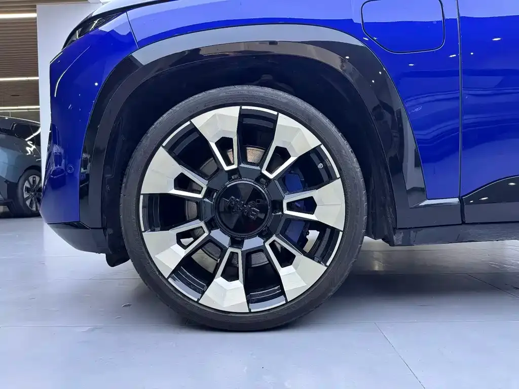 BMW XM — фото 3
