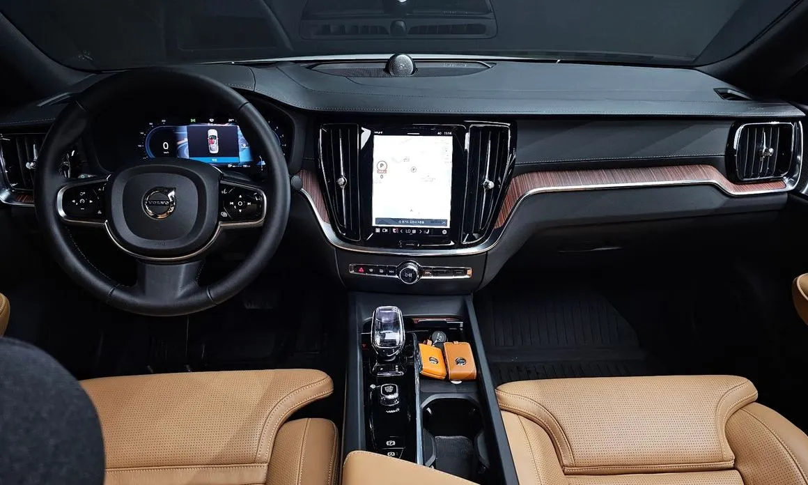 Volvo S60 — фото 10