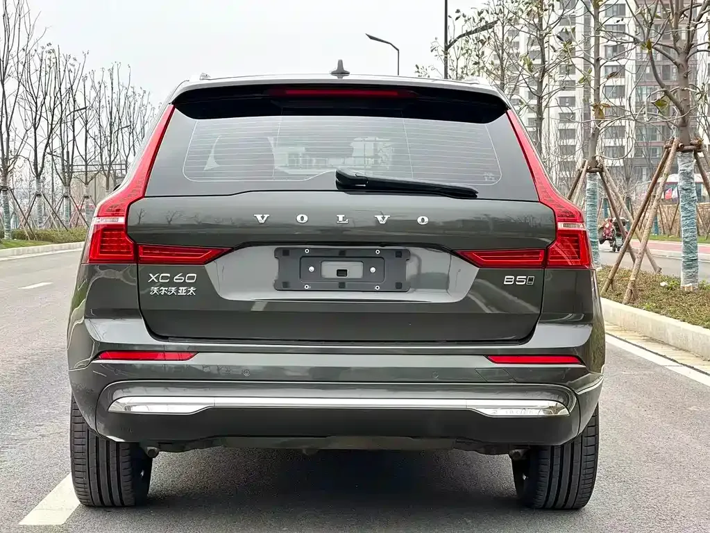 Volvo XC60 — фото 9