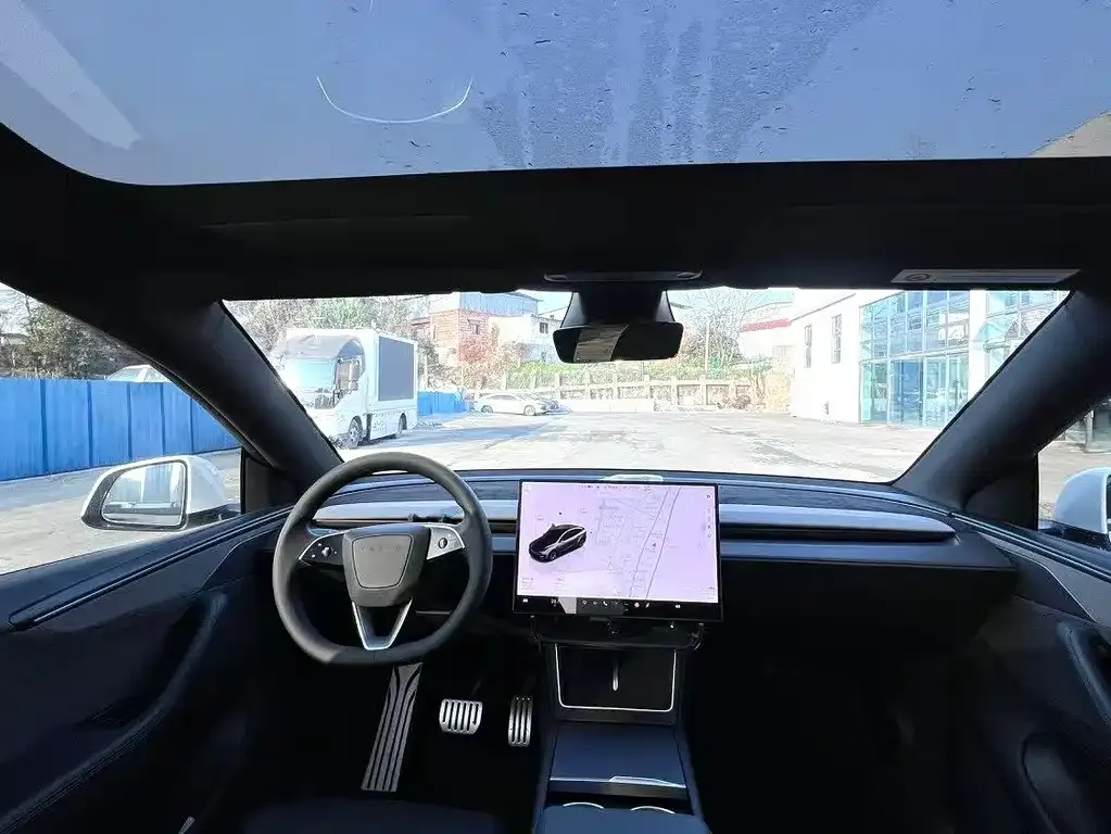 Tesla Model Y L — фото 2