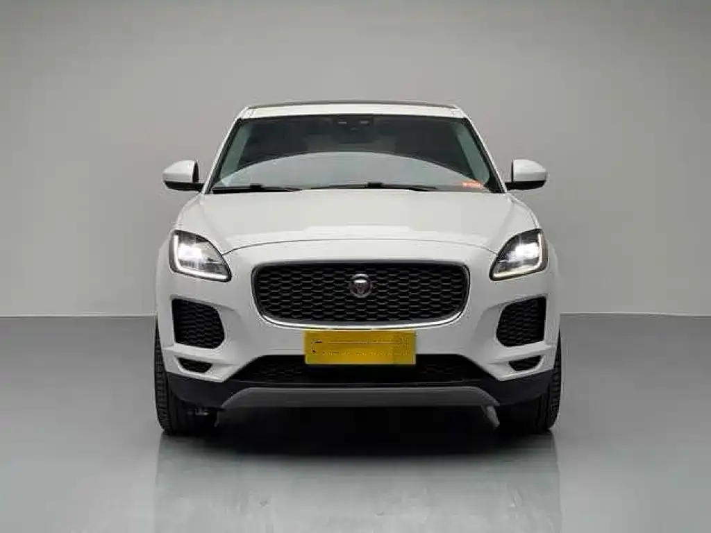 Jaguar E-PACE — фото 6