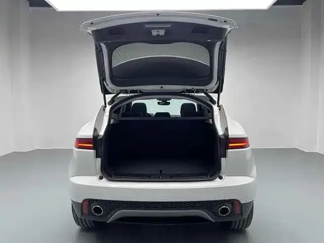 Jaguar E-PACE — фото 10